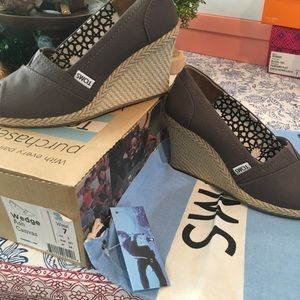 Toms wedges, new in box